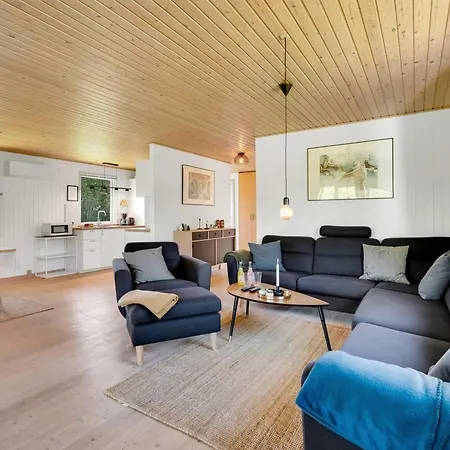 Ulpu - 500m To The Fjord By Interhome